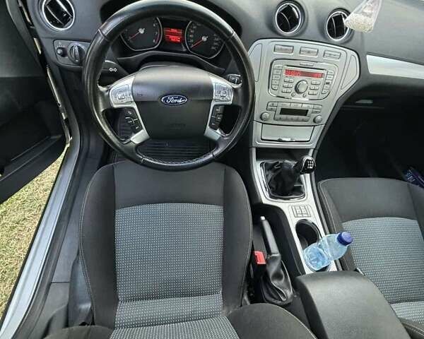 Серый Форд Мондео, объемом двигателя 2 л и пробегом 235 тыс. км за 6500 $, фото 20 на Automoto.ua