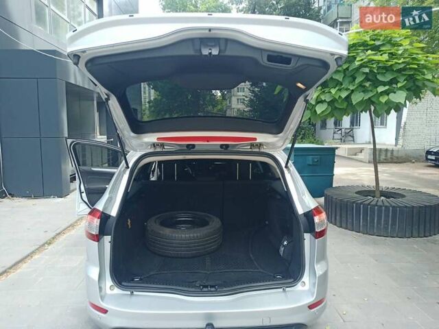 Серый Форд Мондео, объемом двигателя 2 л и пробегом 269 тыс. км за 8600 $, фото 13 на Automoto.ua