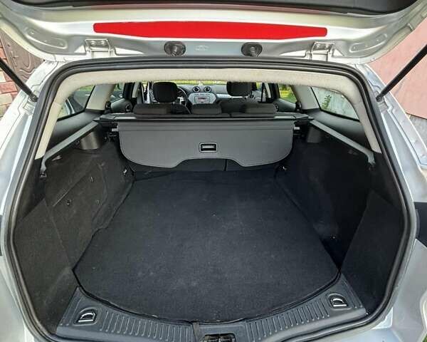 Серый Форд Мондео, объемом двигателя 2 л и пробегом 235 тыс. км за 6500 $, фото 8 на Automoto.ua