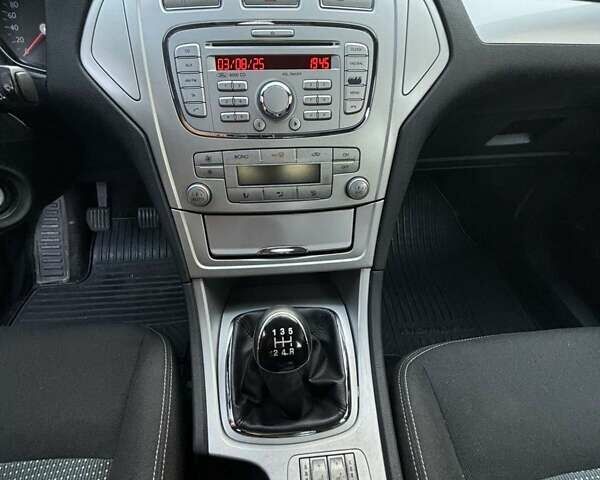 Серый Форд Мондео, объемом двигателя 2 л и пробегом 235 тыс. км за 6500 $, фото 9 на Automoto.ua