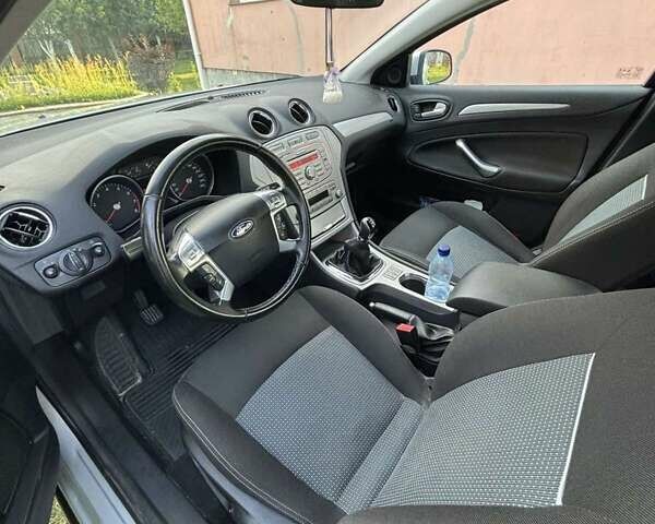 Серый Форд Мондео, объемом двигателя 2 л и пробегом 235 тыс. км за 6500 $, фото 1 на Automoto.ua