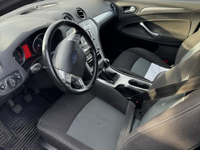 Серый Форд Мондео, объемом двигателя 2 л и пробегом 400 тыс. км за 3200 $, фото 6 на Automoto.ua