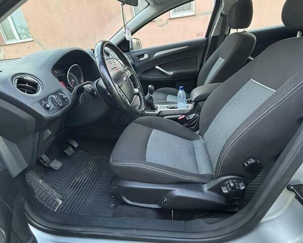 Серый Форд Мондео, объемом двигателя 2 л и пробегом 235 тыс. км за 6500 $, фото 3 на Automoto.ua