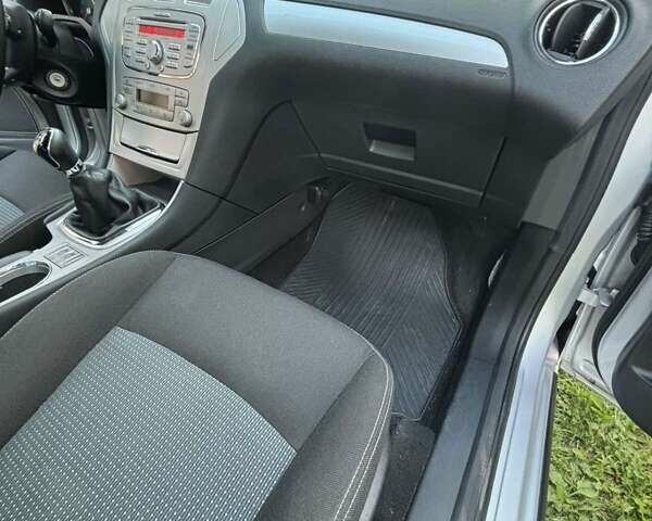 Серый Форд Мондео, объемом двигателя 2 л и пробегом 235 тыс. км за 6500 $, фото 12 на Automoto.ua