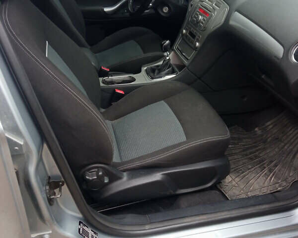 Серый Форд Мондео, объемом двигателя 2 л и пробегом 230 тыс. км за 5699 $, фото 2 на Automoto.ua