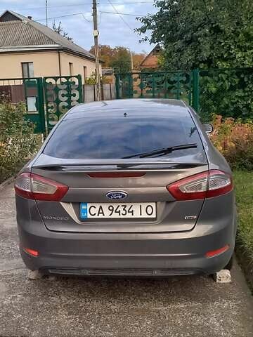 Серый Форд Мондео, объемом двигателя 2 л и пробегом 257 тыс. км за 4888 $, фото 1 на Automoto.ua