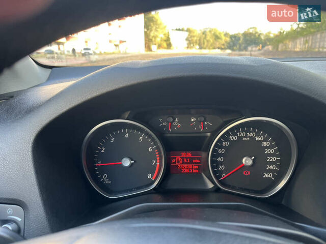 Серый Форд Мондео, объемом двигателя 1.6 л и пробегом 235 тыс. км за 6100 $, фото 9 на Automoto.ua