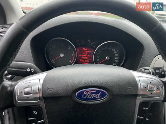 Серый Форд Мондео, объемом двигателя 2 л и пробегом 250 тыс. км за 7000 $, фото 6 на Automoto.ua
