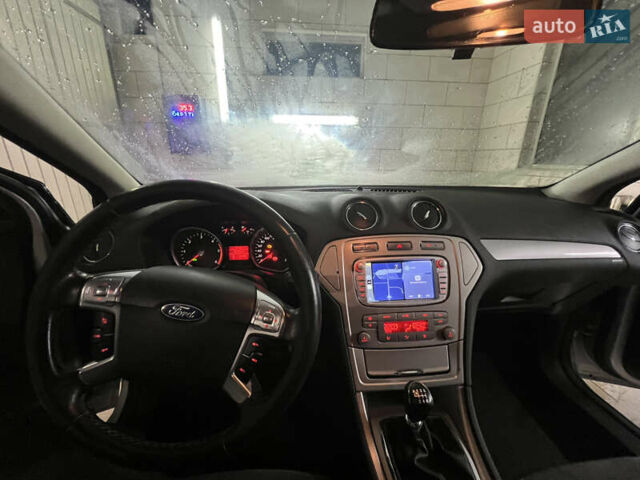 Серый Форд Мондео, объемом двигателя 2 л и пробегом 40 тыс. км за 8300 $, фото 4 на Automoto.ua