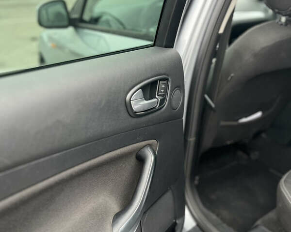 Серый Форд Мондео, объемом двигателя 2 л и пробегом 250 тыс. км за 7000 $, фото 37 на Automoto.ua