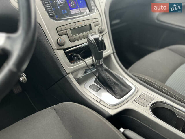 Серый Форд Мондео, объемом двигателя 2 л и пробегом 250 тыс. км за 7000 $, фото 28 на Automoto.ua