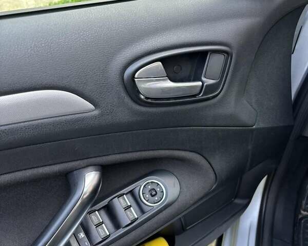 Серый Форд Мондео, объемом двигателя 2 л и пробегом 235 тыс. км за 6500 $, фото 16 на Automoto.ua