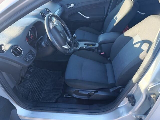 Серый Форд Мондео, объемом двигателя 2 л и пробегом 300 тыс. км за 2599 $, фото 6 на Automoto.ua