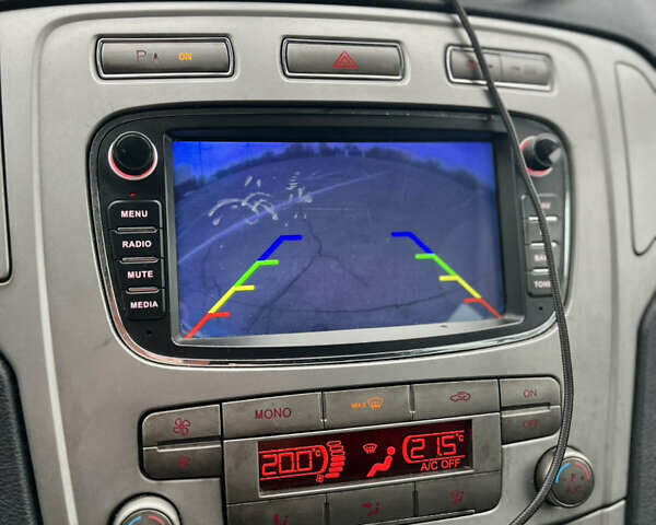 Серый Форд Мондео, объемом двигателя 2 л и пробегом 250 тыс. км за 7000 $, фото 1 на Automoto.ua