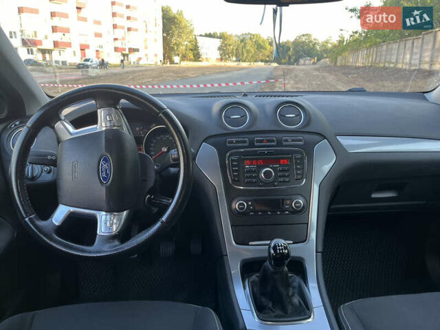 Серый Форд Мондео, объемом двигателя 1.6 л и пробегом 235 тыс. км за 6100 $, фото 8 на Automoto.ua