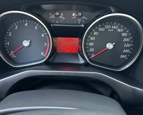 Серый Форд Мондео, объемом двигателя 2 л и пробегом 235 тыс. км за 6500 $, фото 21 на Automoto.ua