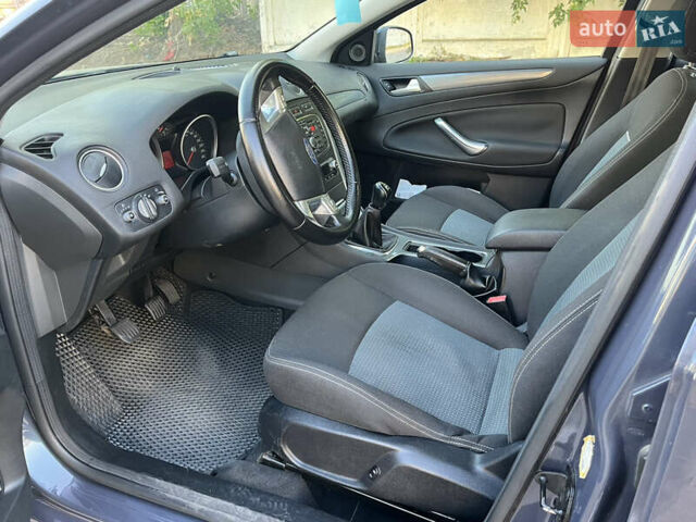 Серый Форд Мондео, объемом двигателя 1.6 л и пробегом 235 тыс. км за 6100 $, фото 6 на Automoto.ua