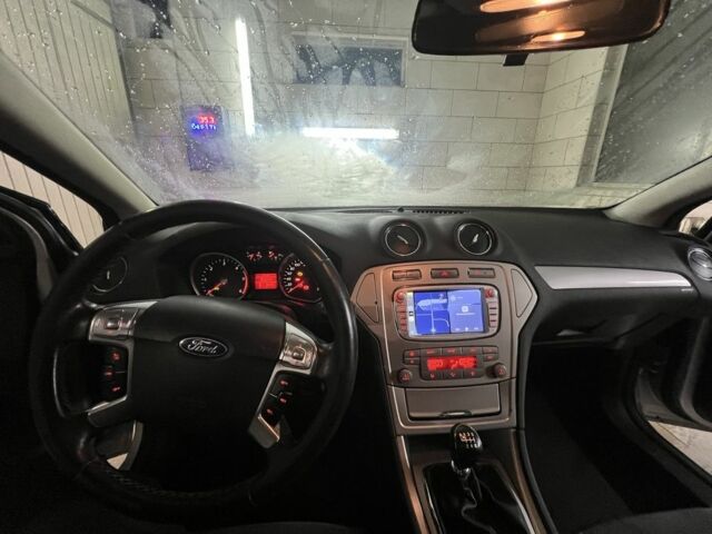 Серый Форд Мондео, объемом двигателя 2 л и пробегом 400 тыс. км за 8300 $, фото 3 на Automoto.ua