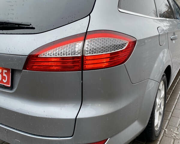 Серый Форд Мондео, объемом двигателя 2 л и пробегом 272 тыс. км за 6900 $, фото 4 на Automoto.ua