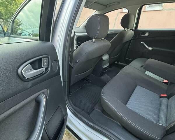 Серый Форд Мондео, объемом двигателя 2 л и пробегом 235 тыс. км за 6500 $, фото 18 на Automoto.ua