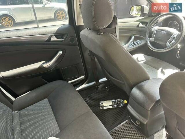 Серый Форд Мондео, объемом двигателя 2 л и пробегом 269 тыс. км за 8600 $, фото 4 на Automoto.ua