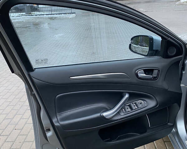 Серый Форд Мондео, объемом двигателя 2 л и пробегом 272 тыс. км за 6900 $, фото 18 на Automoto.ua