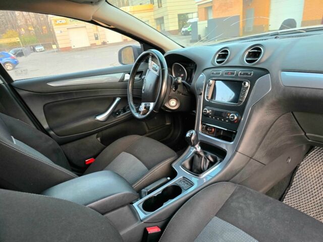 Сірий Форд Мондео, об'ємом двигуна 1.6 л та пробігом 150 тис. км за 2300 $, фото 10 на Automoto.ua