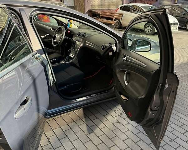 Серый Форд Мондео, объемом двигателя 2 л и пробегом 255 тыс. км за 7050 $, фото 13 на Automoto.ua