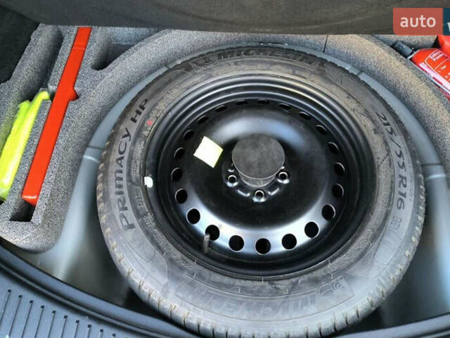 Сірий Форд Мондео, об'ємом двигуна 1.56 л та пробігом 258 тис. км за 8300 $, фото 8 на Automoto.ua