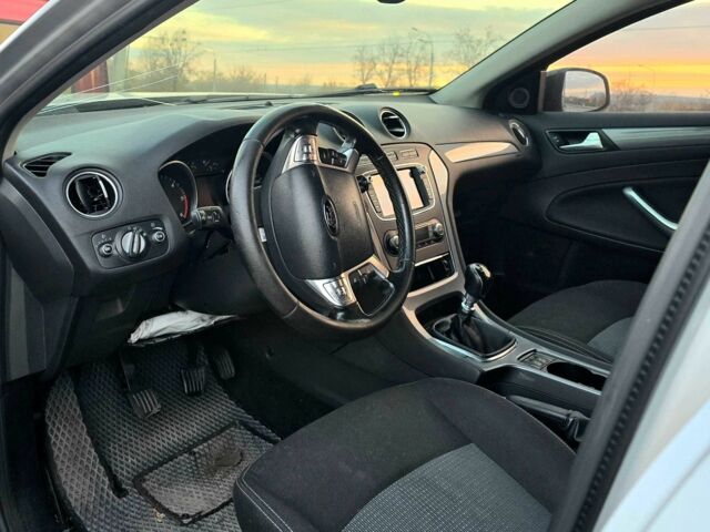 Сірий Форд Мондео, об'ємом двигуна 1.6 л та пробігом 150 тис. км за 2300 $, фото 9 на Automoto.ua