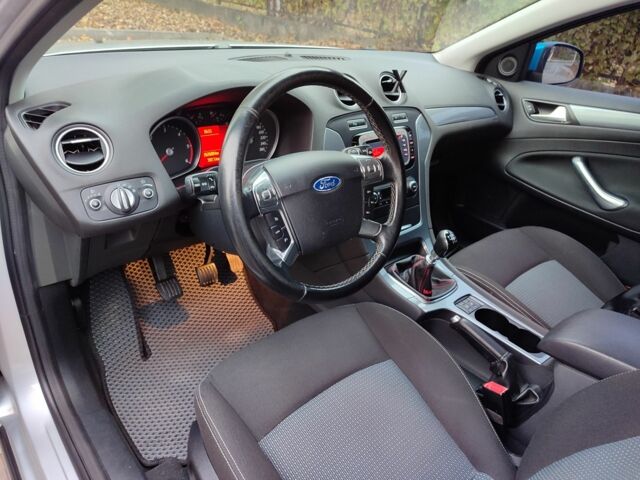 Сірий Форд Мондео, об'ємом двигуна 2 л та пробігом 262 тис. км за 8300 $, фото 10 на Automoto.ua