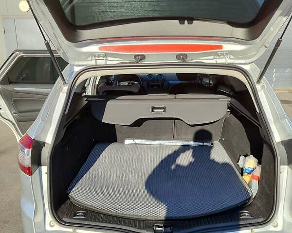 Серый Форд Мондео, объемом двигателя 2 л и пробегом 255 тыс. км за 8500 $, фото 11 на Automoto.ua