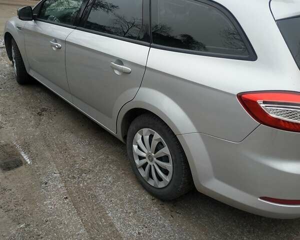 Серый Форд Мондео, объемом двигателя 1.6 л и пробегом 230 тыс. км за 7000 $, фото 3 на Automoto.ua