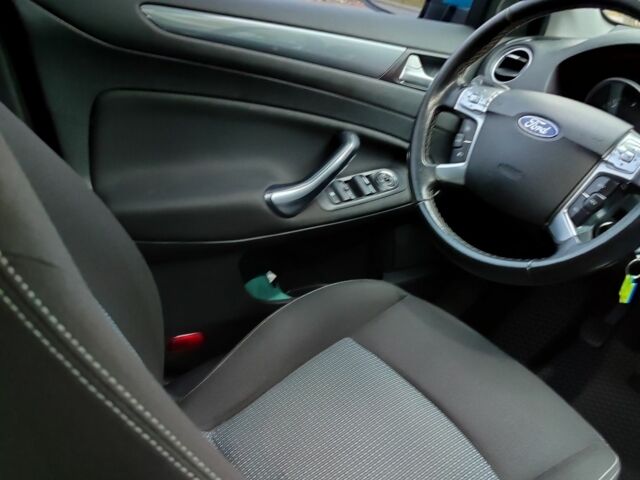 Сірий Форд Мондео, об'ємом двигуна 2 л та пробігом 262 тис. км за 8300 $, фото 13 на Automoto.ua