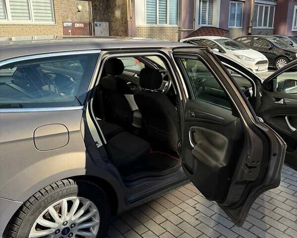 Серый Форд Мондео, объемом двигателя 2 л и пробегом 255 тыс. км за 7050 $, фото 12 на Automoto.ua