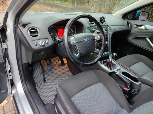 Сірий Форд Мондео, об'ємом двигуна 2 л та пробігом 262 тис. км за 8300 $, фото 14 на Automoto.ua