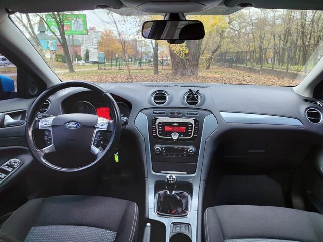 Сірий Форд Мондео, об'ємом двигуна 2 л та пробігом 262 тис. км за 8300 $, фото 12 на Automoto.ua