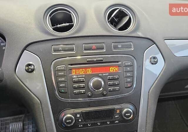 Серый Форд Мондео, объемом двигателя 1.6 л и пробегом 253 тыс. км за 3150 $, фото 7 на Automoto.ua