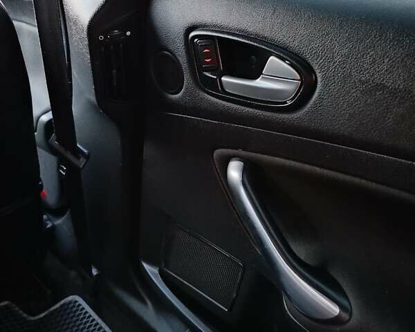 Серый Форд Мондео, объемом двигателя 2 л и пробегом 219 тыс. км за 7000 $, фото 25 на Automoto.ua