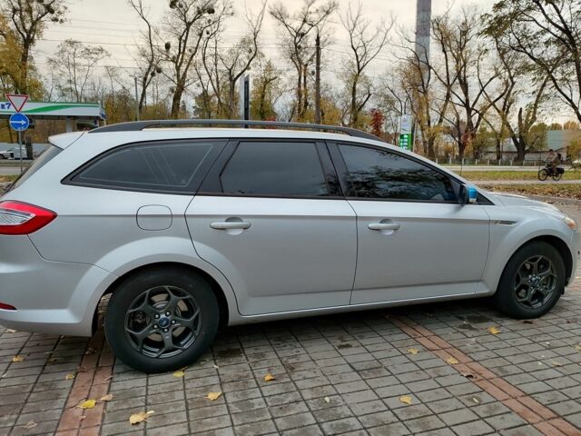 Сірий Форд Мондео, об'ємом двигуна 2 л та пробігом 262 тис. км за 8300 $, фото 7 на Automoto.ua