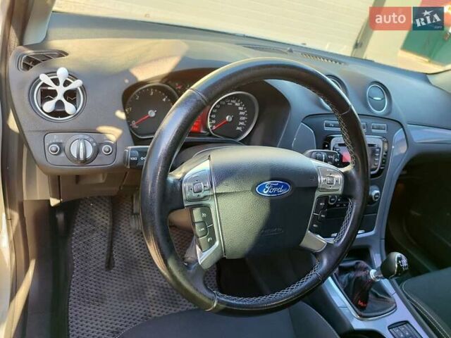 Серый Форд Мондео, объемом двигателя 2 л и пробегом 255 тыс. км за 8500 $, фото 18 на Automoto.ua