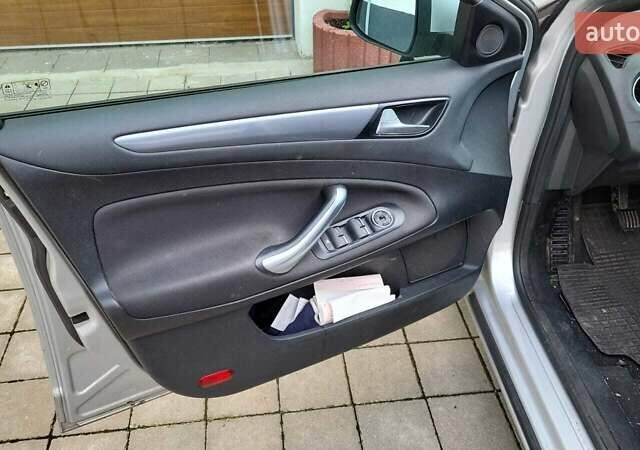 Серый Форд Мондео, объемом двигателя 1.6 л и пробегом 253 тыс. км за 3150 $, фото 5 на Automoto.ua