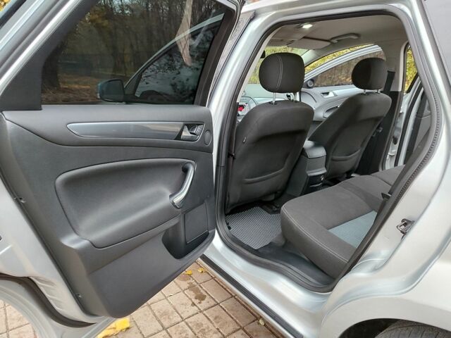 Сірий Форд Мондео, об'ємом двигуна 2 л та пробігом 262 тис. км за 8300 $, фото 19 на Automoto.ua