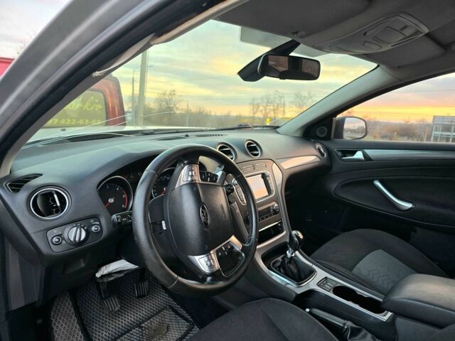 Сірий Форд Мондео, об'ємом двигуна 1.6 л та пробігом 150 тис. км за 2300 $, фото 8 на Automoto.ua