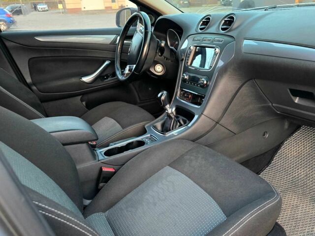 Сірий Форд Мондео, об'ємом двигуна 1.6 л та пробігом 150 тис. км за 2300 $, фото 11 на Automoto.ua