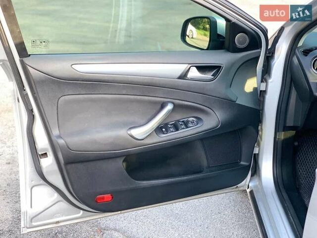 Серый Форд Мондео, объемом двигателя 1.6 л и пробегом 227 тыс. км за 8490 $, фото 20 на Automoto.ua