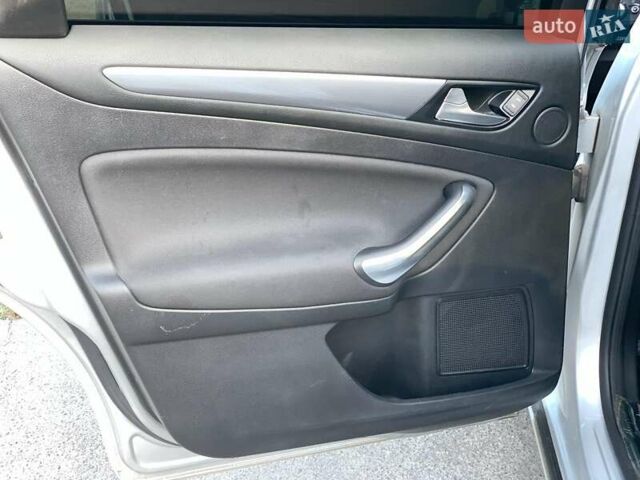 Серый Форд Мондео, объемом двигателя 1.6 л и пробегом 227 тыс. км за 8490 $, фото 19 на Automoto.ua