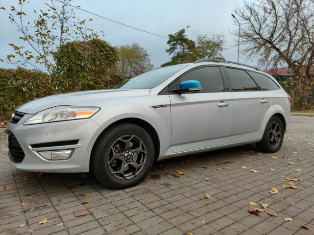 Сірий Форд Мондео, об'ємом двигуна 2 л та пробігом 262 тис. км за 8300 $, фото 2 на Automoto.ua