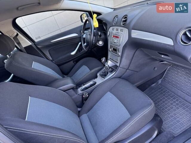 Серый Форд Мондео, объемом двигателя 2 л и пробегом 240 тыс. км за 6450 $, фото 13 на Automoto.ua