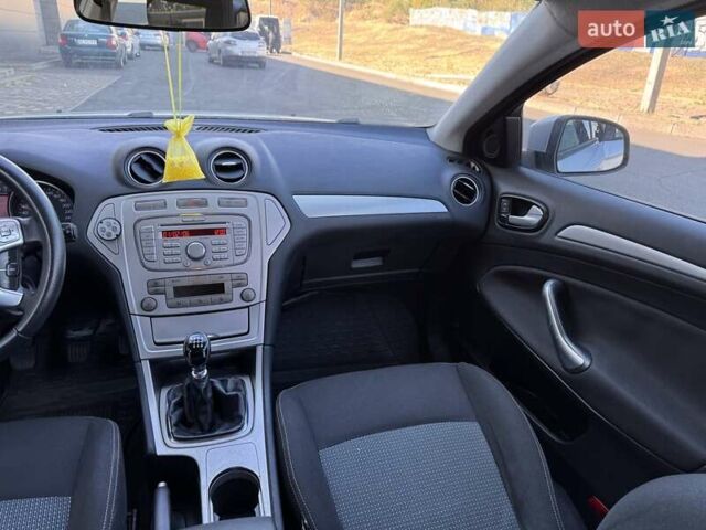 Серый Форд Мондео, объемом двигателя 2 л и пробегом 240 тыс. км за 6450 $, фото 11 на Automoto.ua